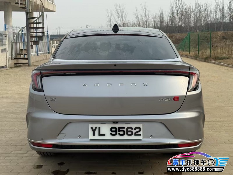 26年极狐阿尔法S轿车抵押车出售