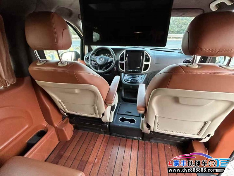 18年奔驰威霆轿车抵押车出售