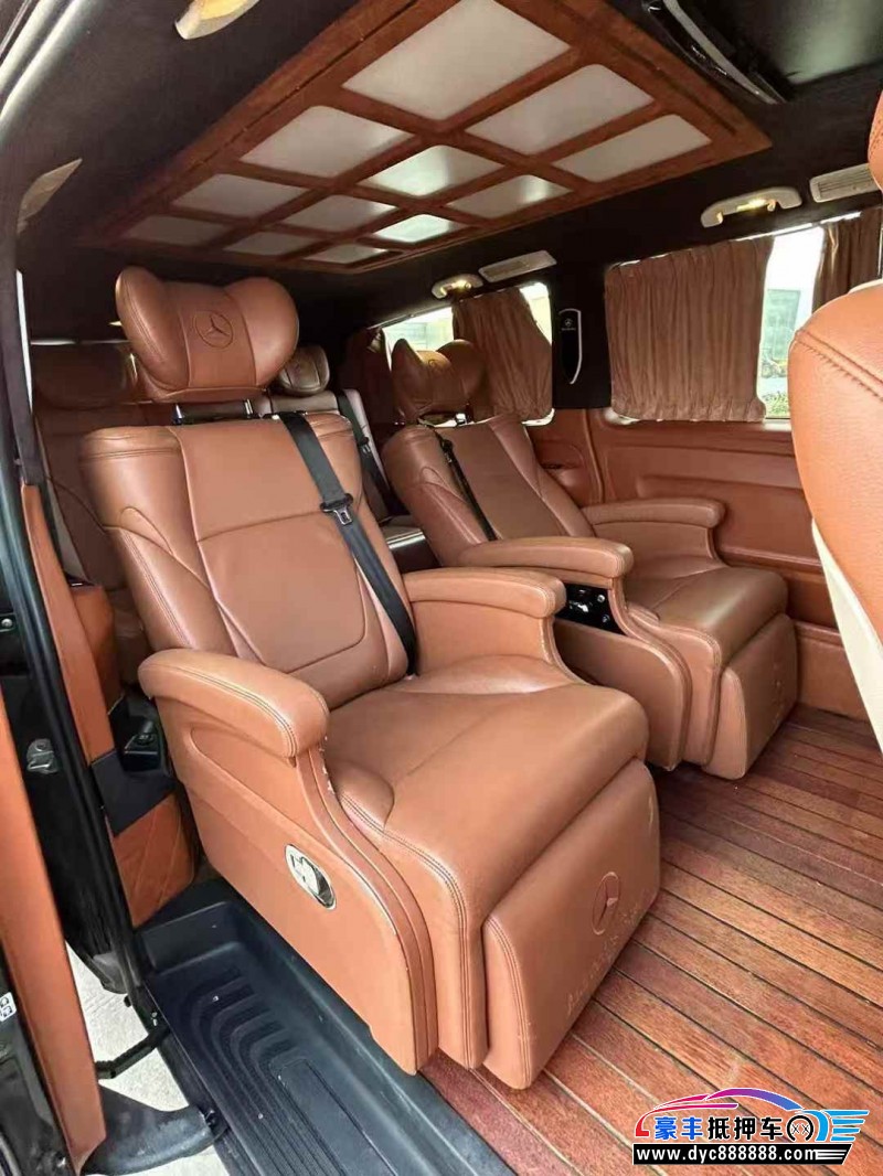 18年奔驰威霆轿车抵押车出售