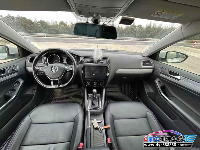 17年大众速腾轿车抵押车出售