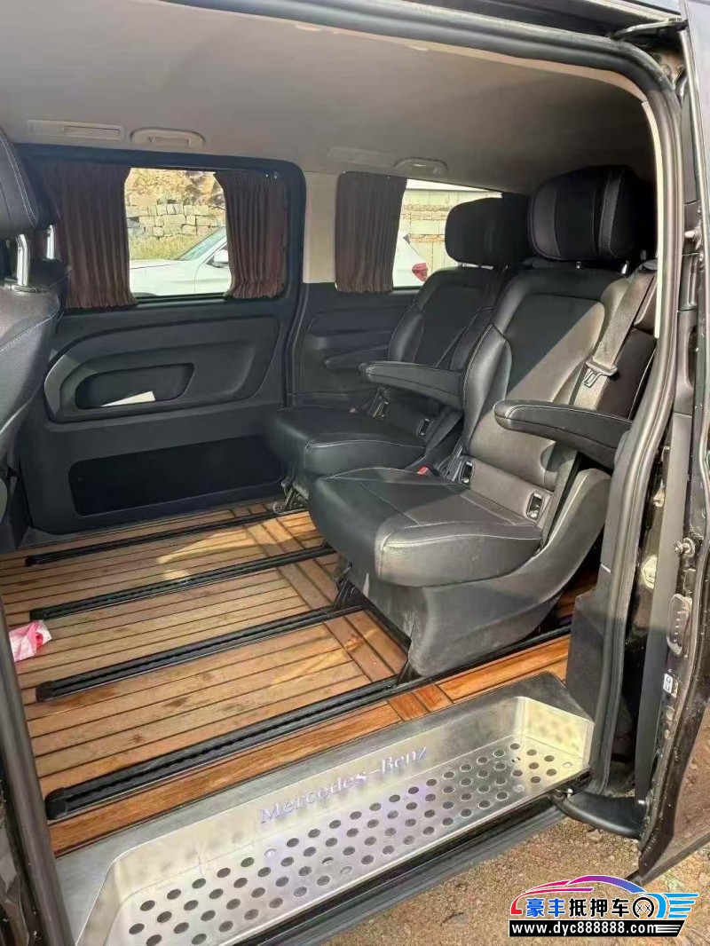 18年奔驰威霆轿车抵押车出售