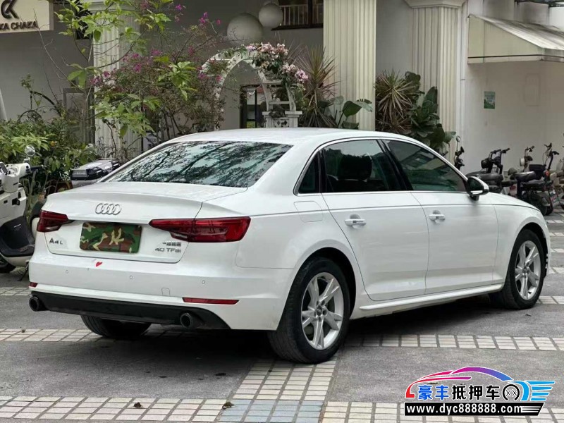 17年奥迪A4L轿车抵押车出售