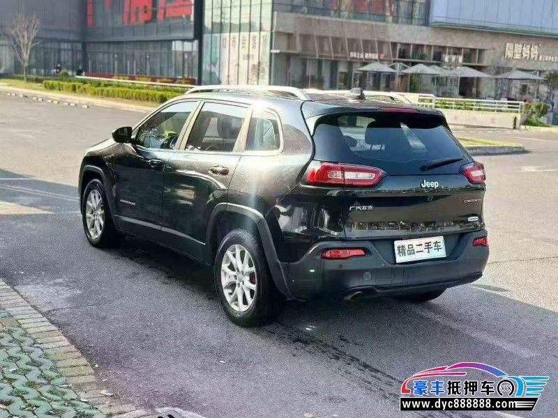 17年Jeep自由光轿车抵押车出售