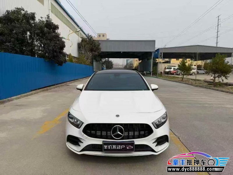 22年奔驰A轿车抵押车出售