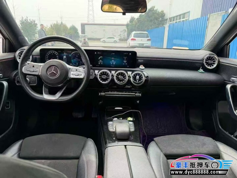 22年奔驰A轿车抵押车出售