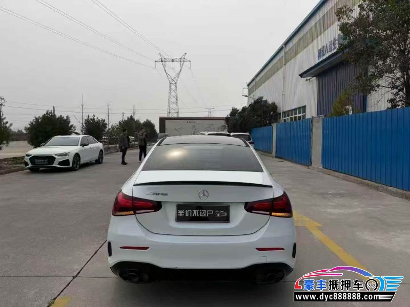 22年奔驰A轿车抵押车出售