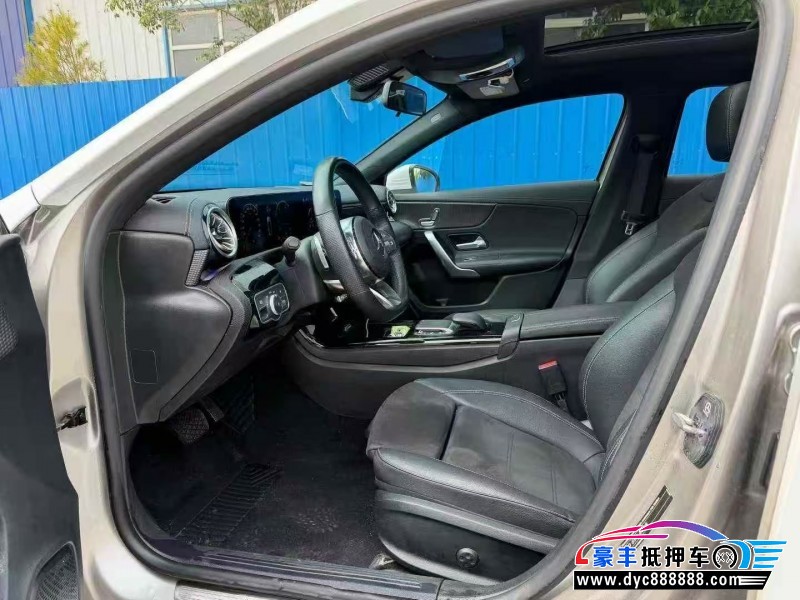 22年奔驰A轿车抵押车出售