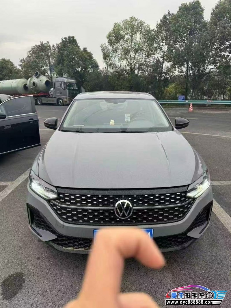 抵押车出售22年大众朗逸轿车
