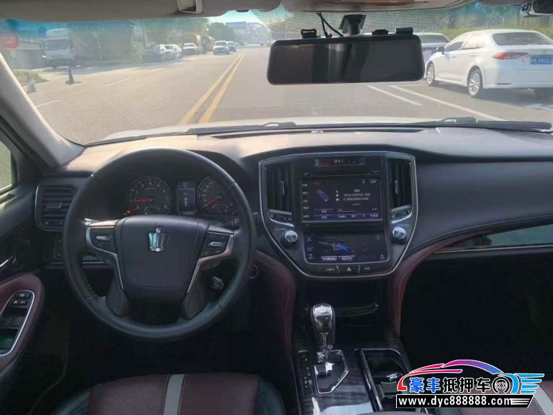 18年丰田皇冠轿车抵押车出售