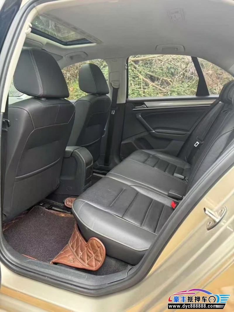 17年大众宝来轿车抵押车出售