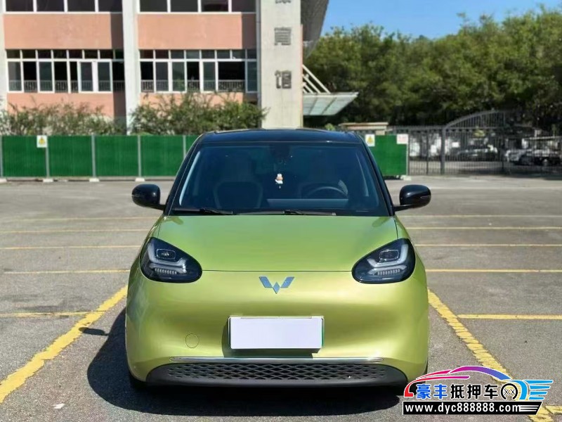 抵押车出售23年五菱缤果轿车