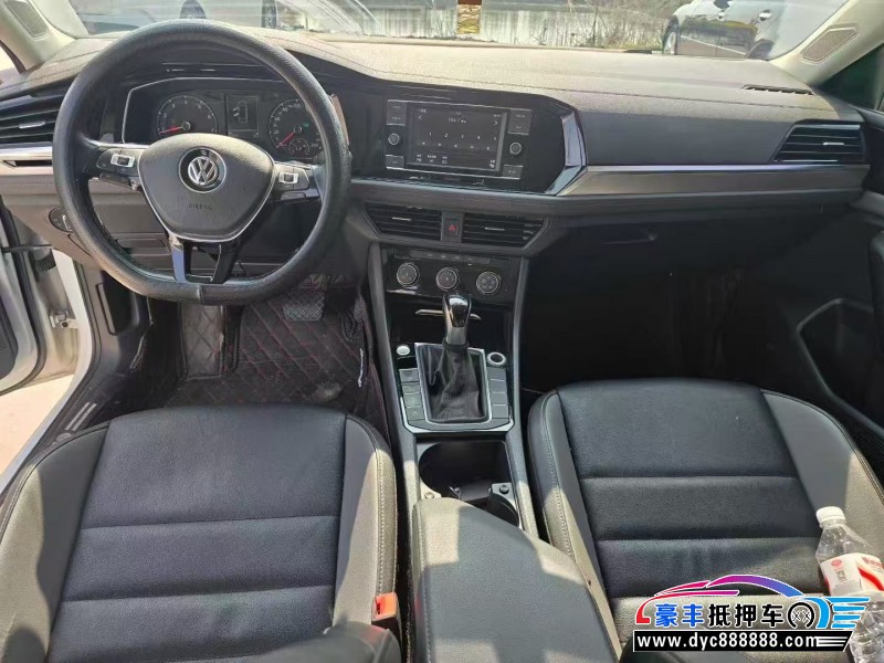 19年大众速腾轿车抵押车出售