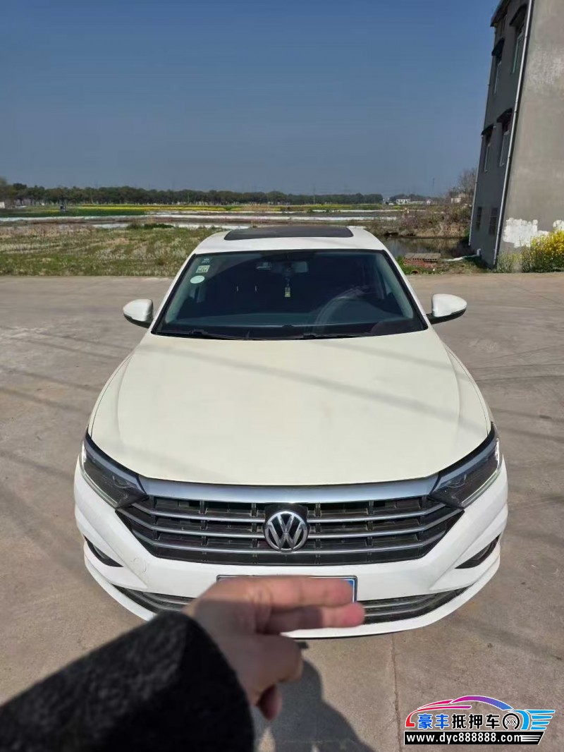 抵押车出售19年大众速腾轿车