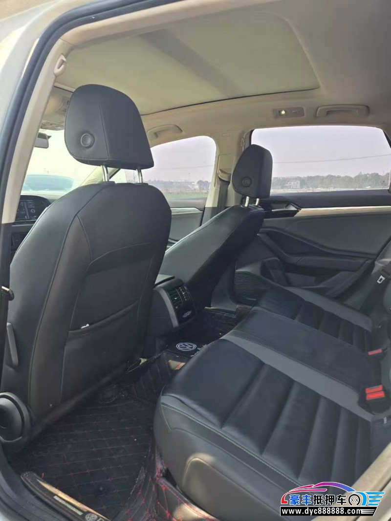 19年大众速腾轿车抵押车出售