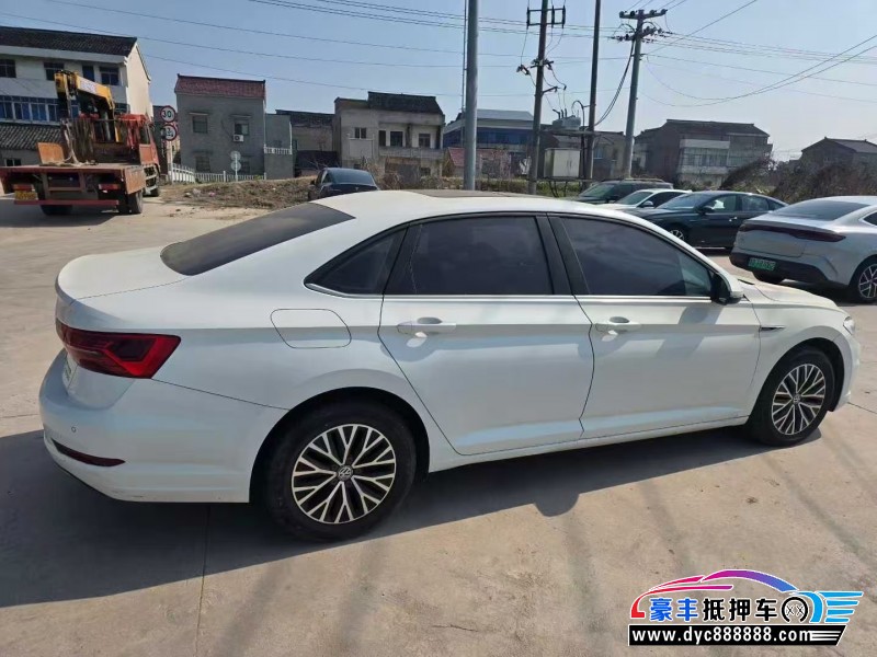 19年大众速腾轿车抵押车出售