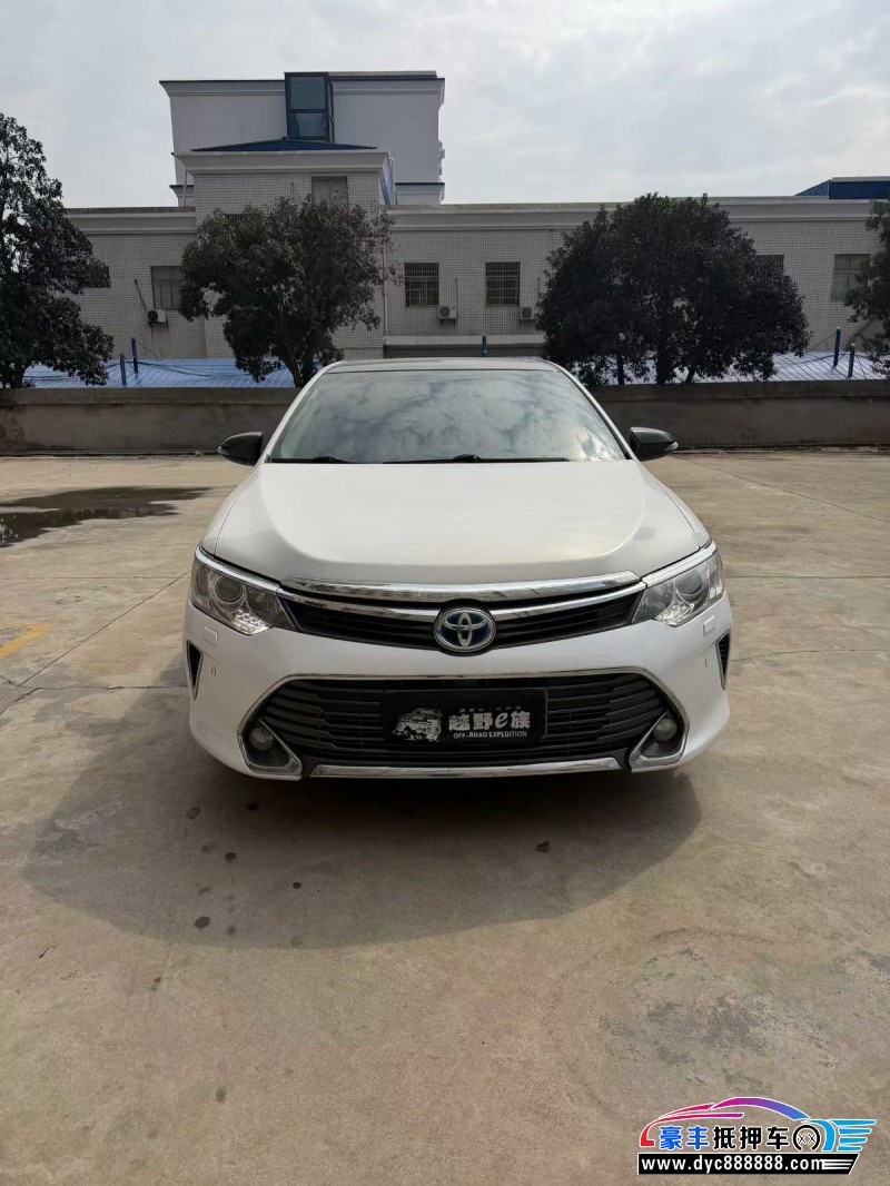 抵押车出售17年丰田凯美瑞轿车