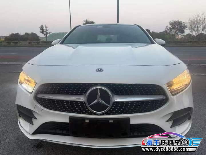 21年奔驰A轿车抵押车出售
