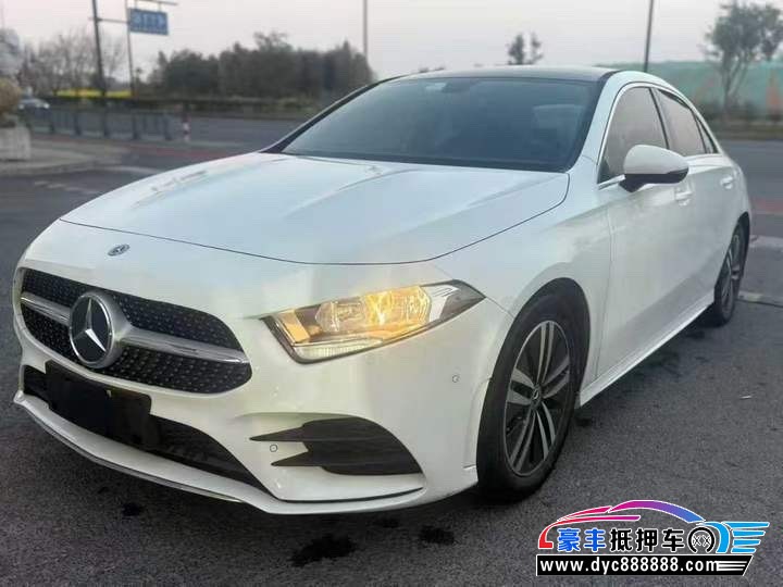 21年奔驰A轿车抵押车出售