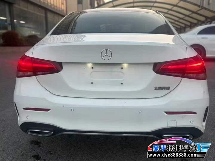 21年奔驰A轿车抵押车出售