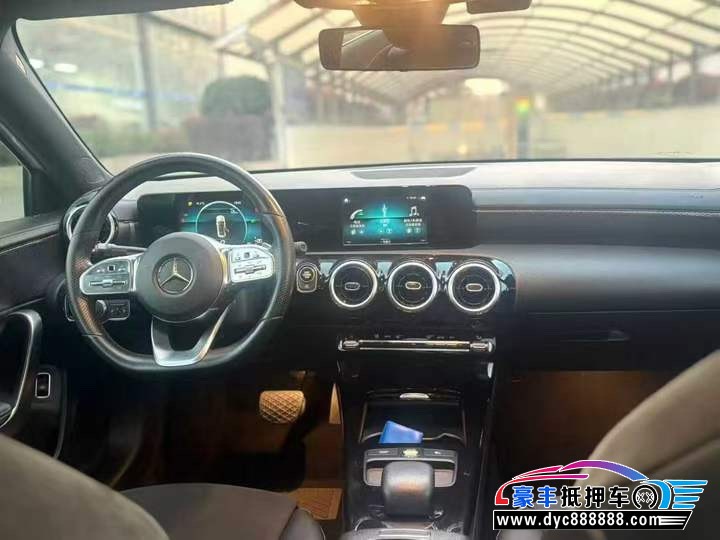 21年奔驰A轿车抵押车出售