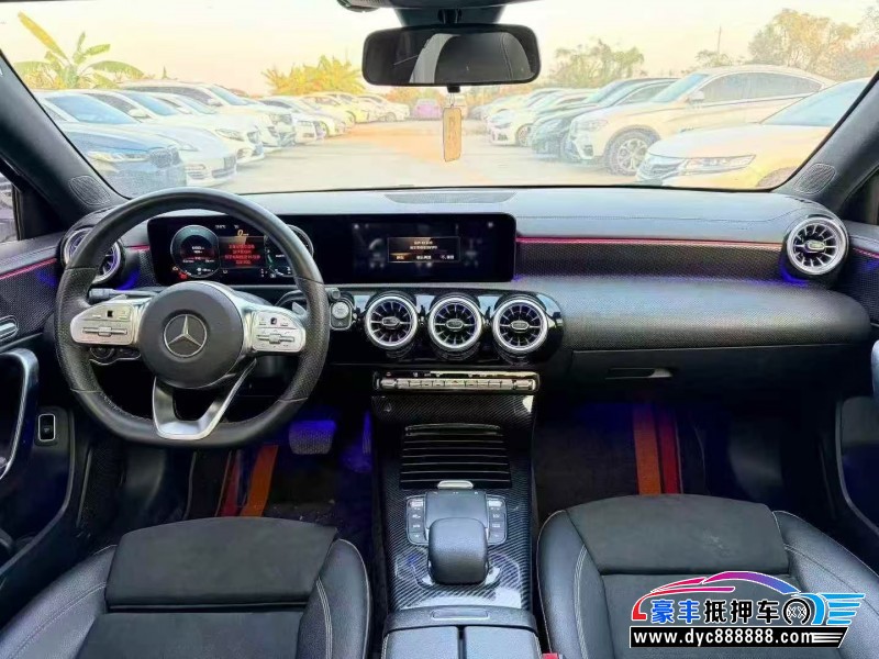 21年奔驰A轿车抵押车出售