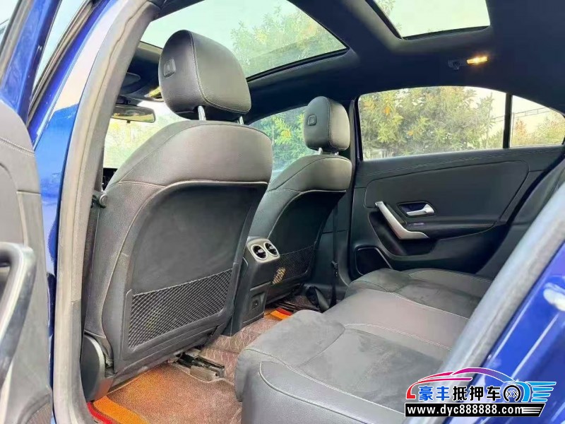 21年奔驰A轿车抵押车出售