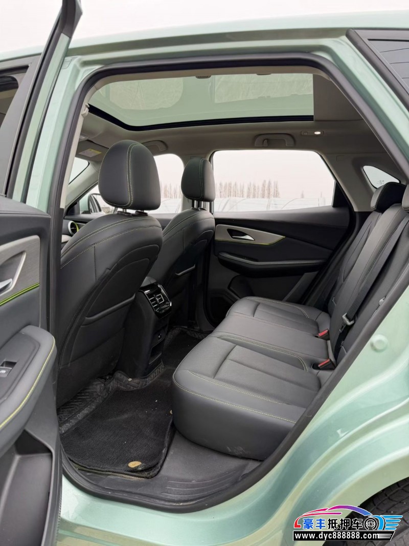 24年东风雷霆轿车抵押车出售