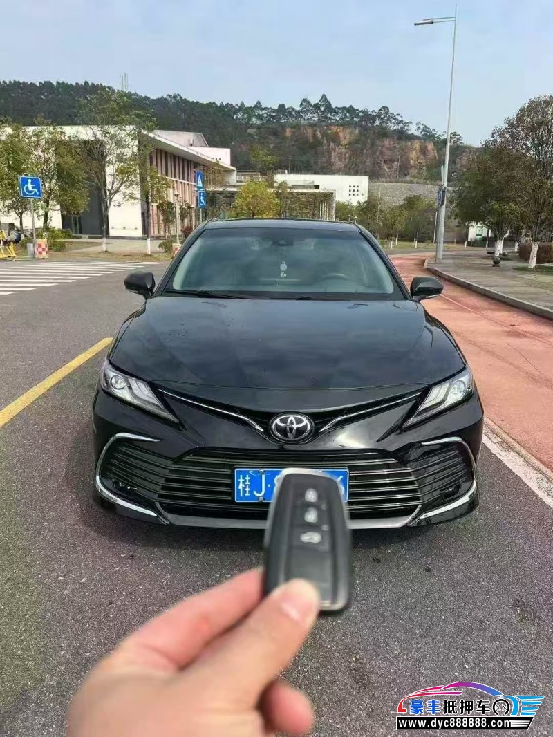 抵押车出售21年丰田凯美瑞轿车