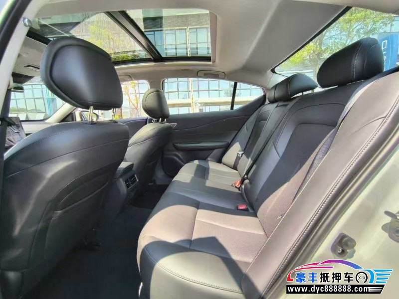 26年日产天籁轿车抵押车出售