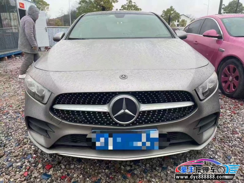 19年奔驰A轿车抵押车出售