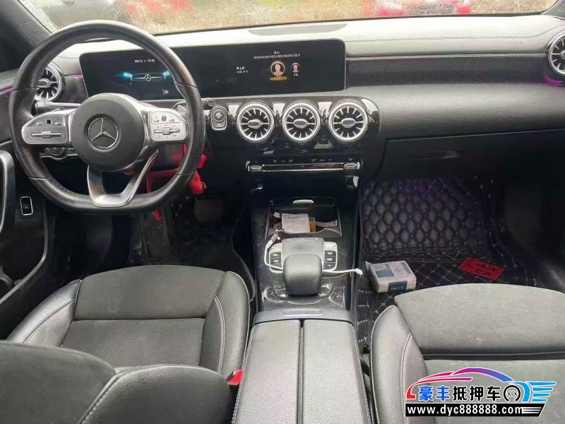 19年奔驰A轿车抵押车出售