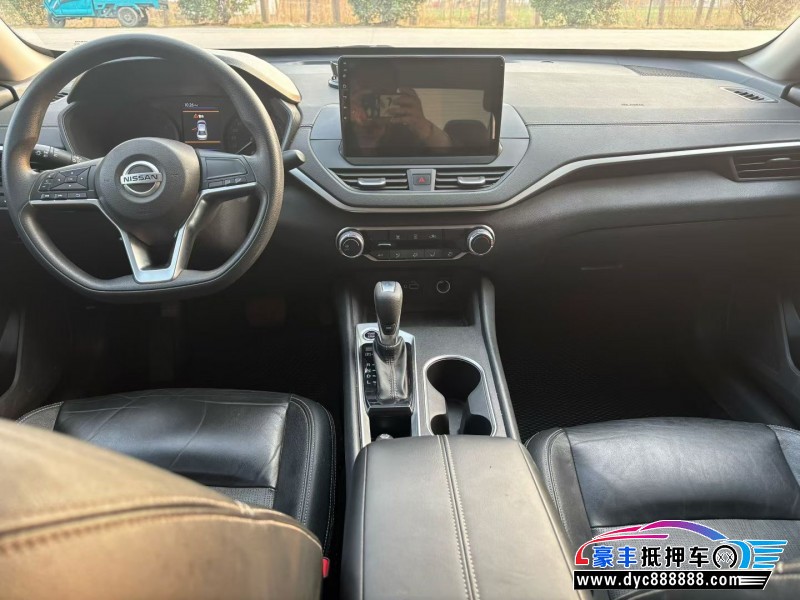 22年日产天籁轿车抵押车出售