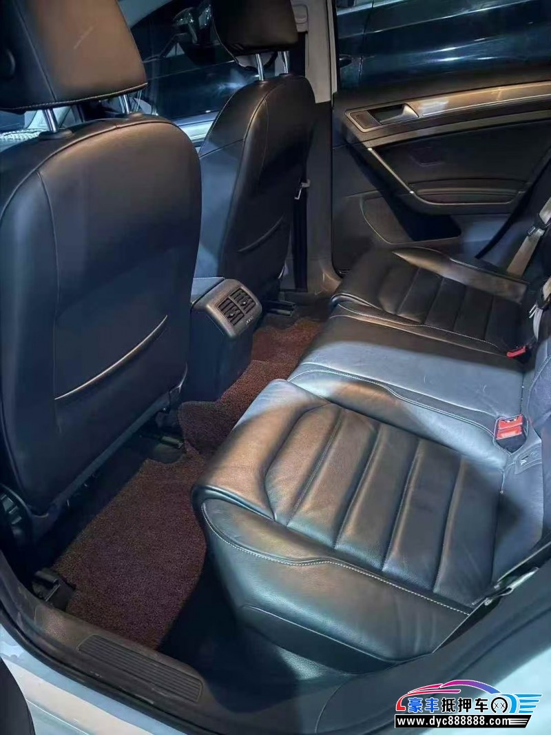 16年大众高尔夫轿车抵押车出售