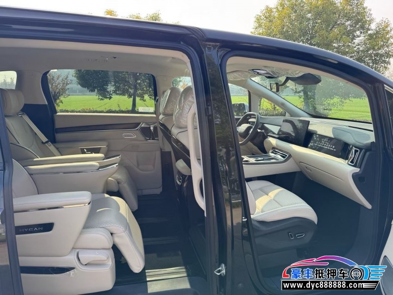 25年合创v09轿车抵押车出售