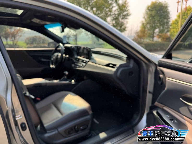 24年雷克萨斯ES轿车抵押车出售