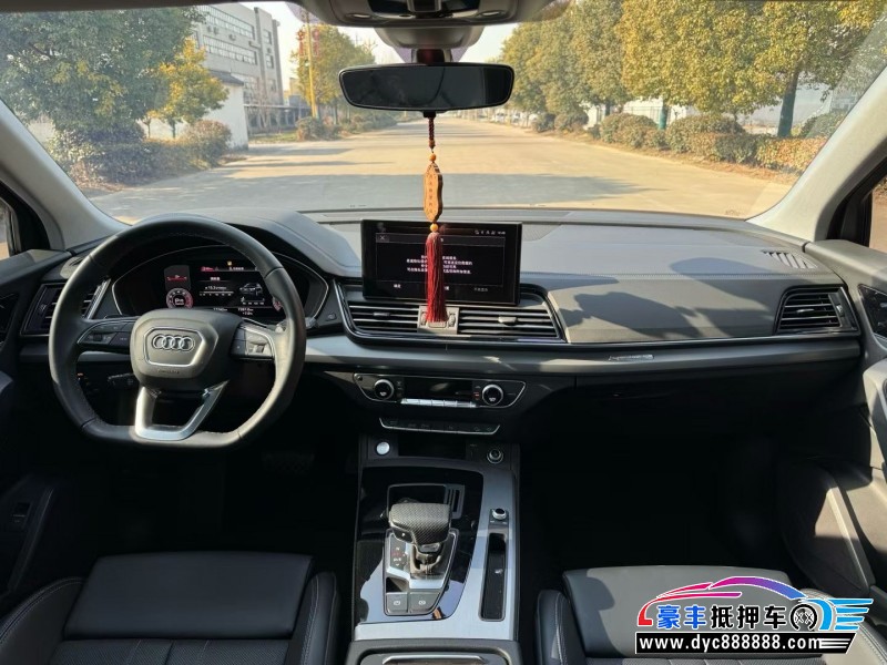 24年奥迪Q5轿车抵押车出售
