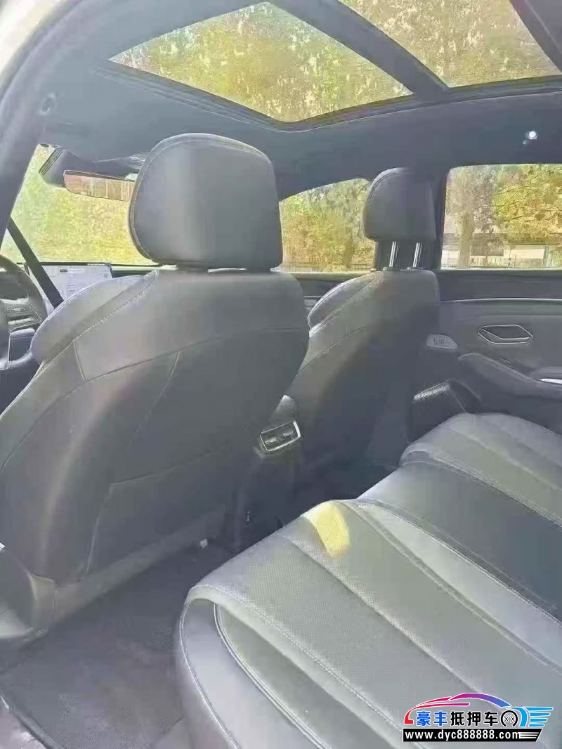 25年比亚迪秦轿车抵押车出售