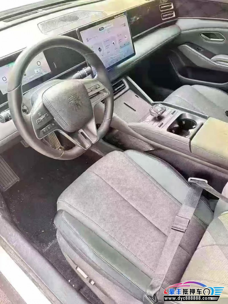 25年比亚迪秦轿车抵押车出售