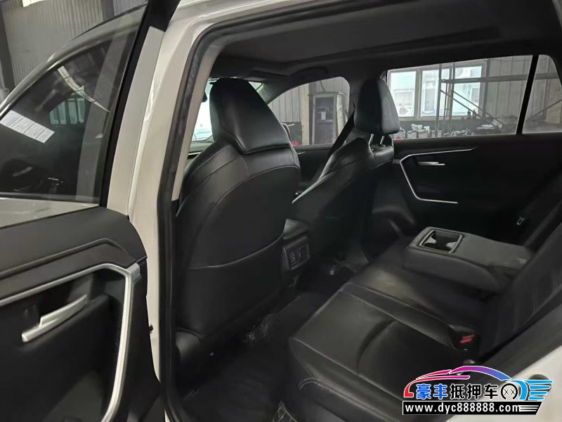 24年丰田威兰达轿车抵押车出售