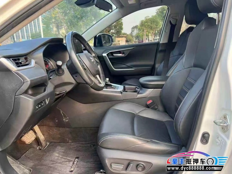 22年丰田威兰达轿车抵押车出售