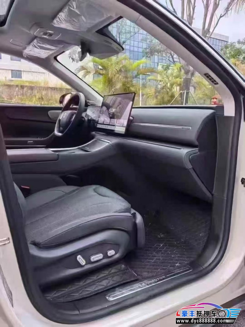 25年零跑C11轿车抵押车出售