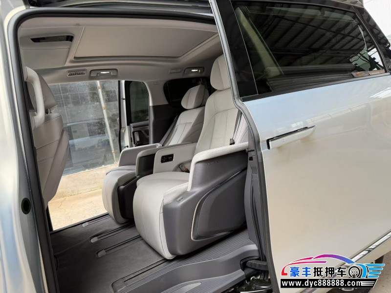 25年别克GL8轿车抵押车出售