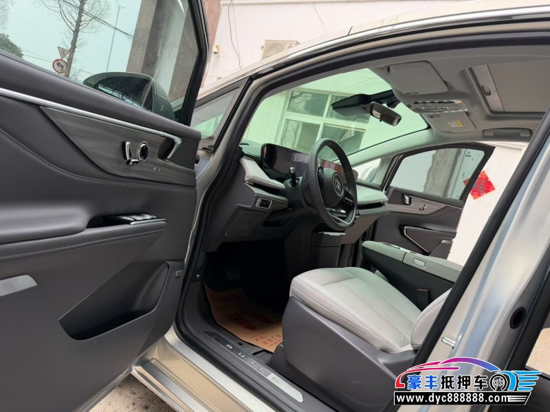 25年别克GL8轿车抵押车出售