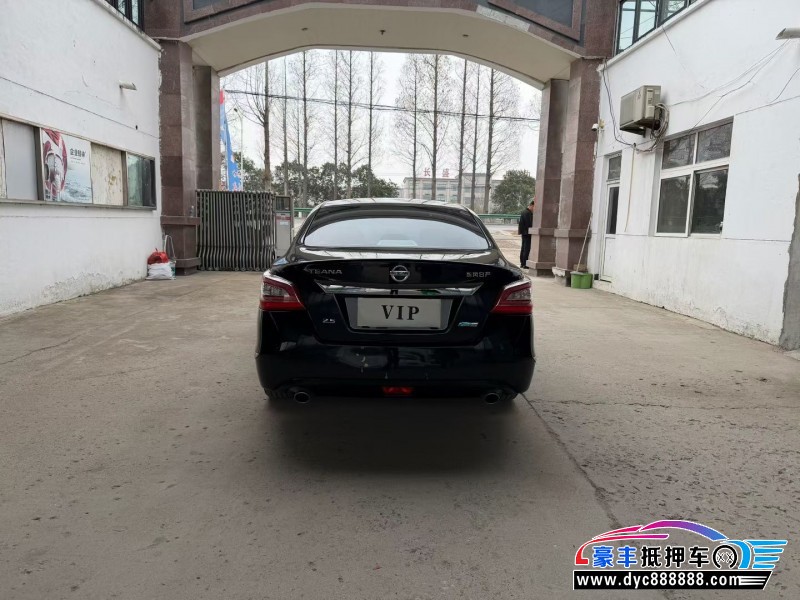 14年日产天籁轿车抵押车出售