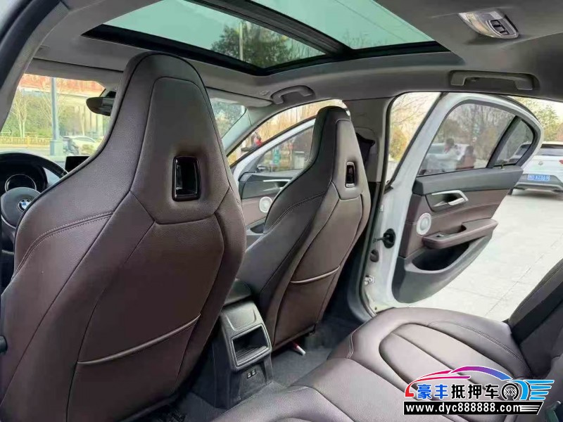 22年宝马1系轿车抵押车出售