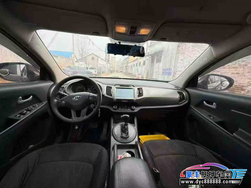 16年起亚智跑轿车抵押车出售