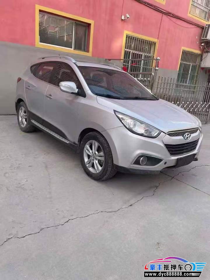 13年现代ix35轿车抵押车出售