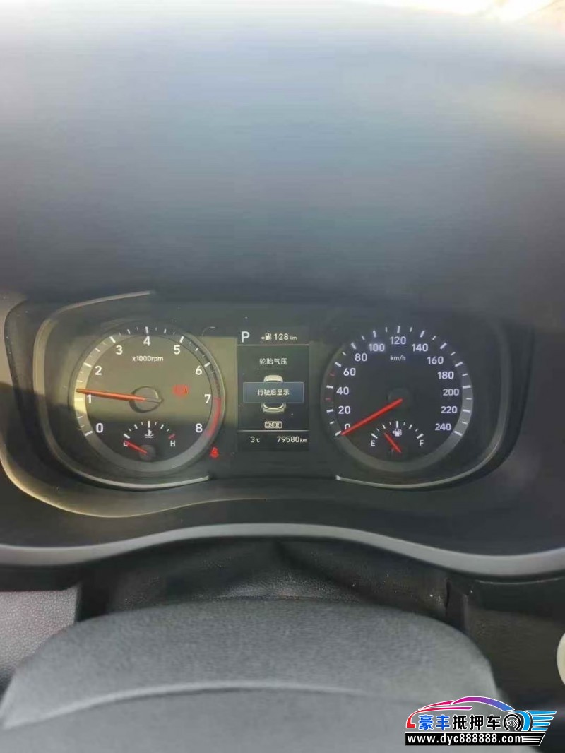 19年现代ix35轿车抵押车出售