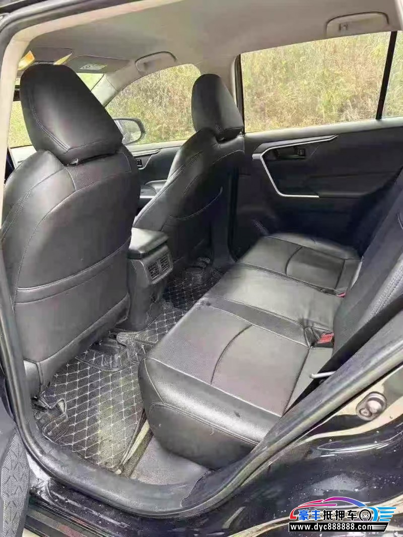 22年丰田威兰达轿车抵押车出售