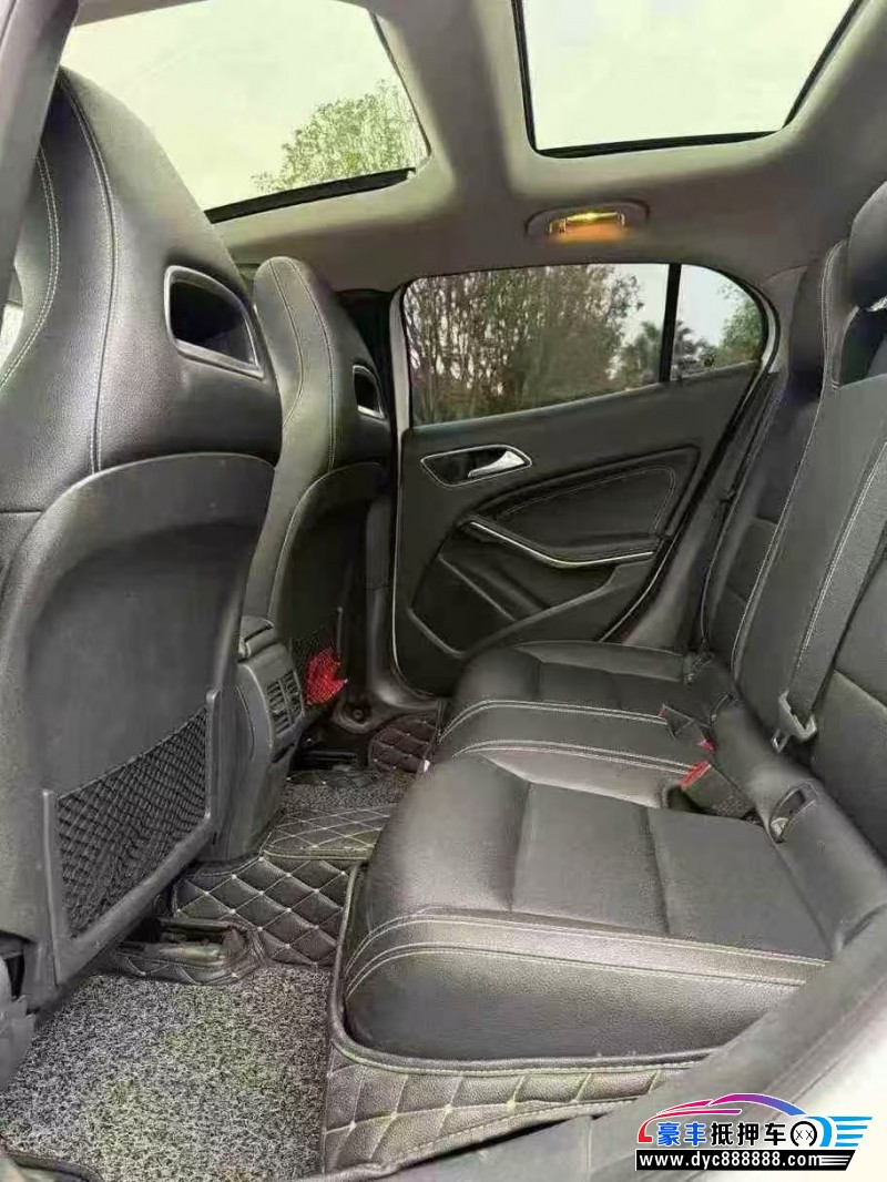 18年奔驰GLA轿车抵押车出售